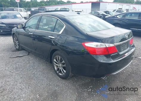 2015 Honda Accord Touring z USA, uszkodzony, nr VIN 1HGCR3F92FA035928
